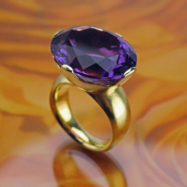 Ring aus 750er Gelbgold mit Tansanit, oval, facettiert